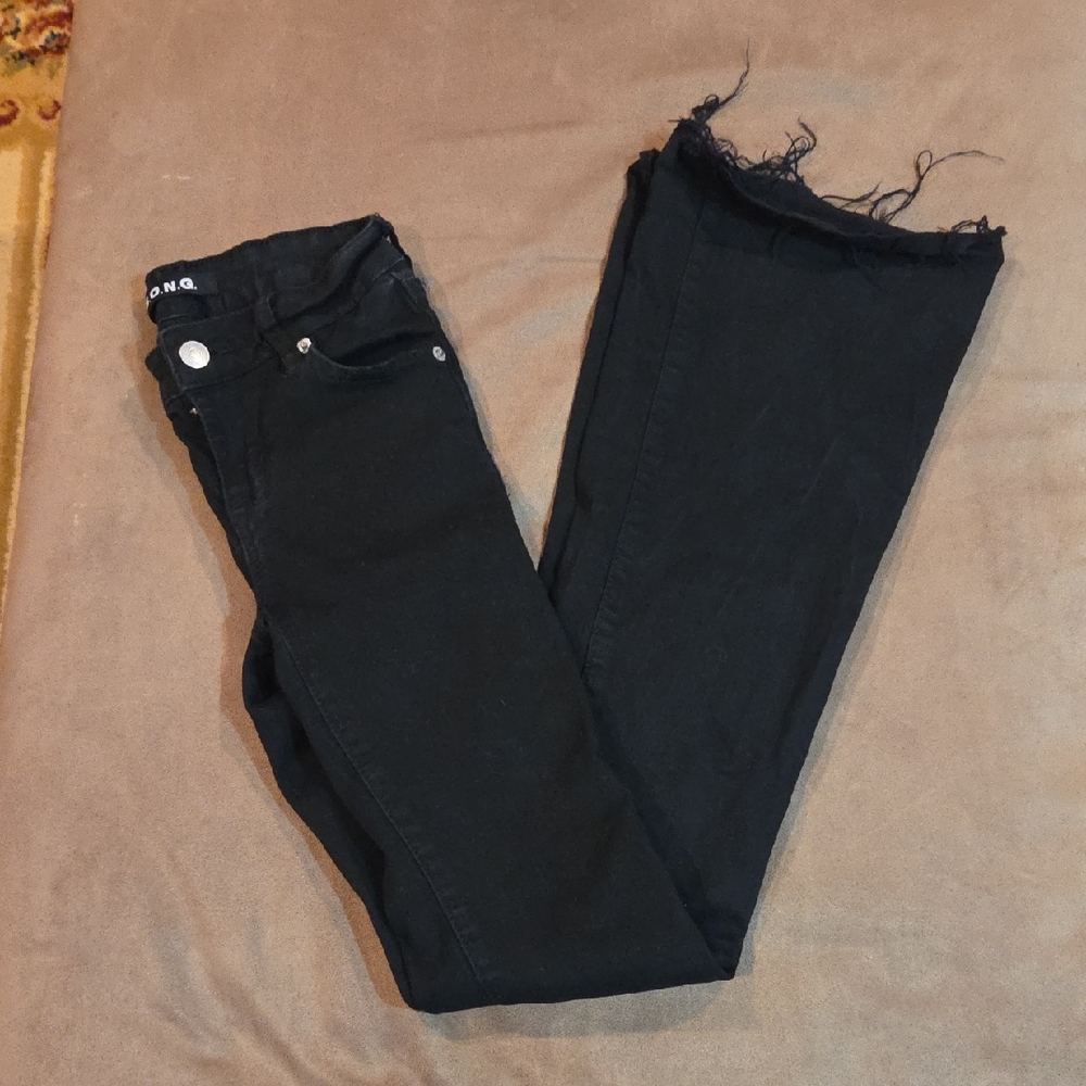 Edgy Black Cropped Jeans
